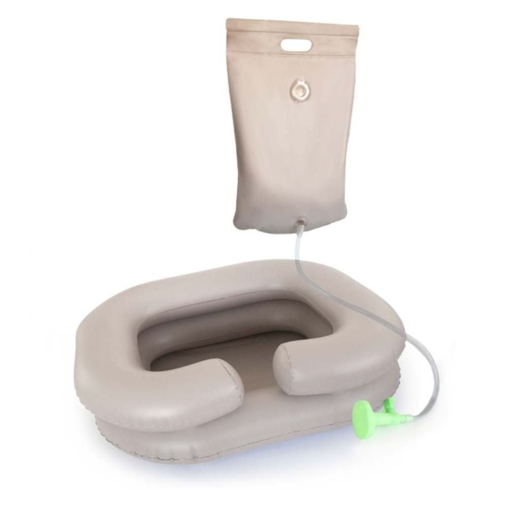 Lavapelo inflable beige con ducha: bolsa con válvula y manguera, cuello acolchado para el lavado