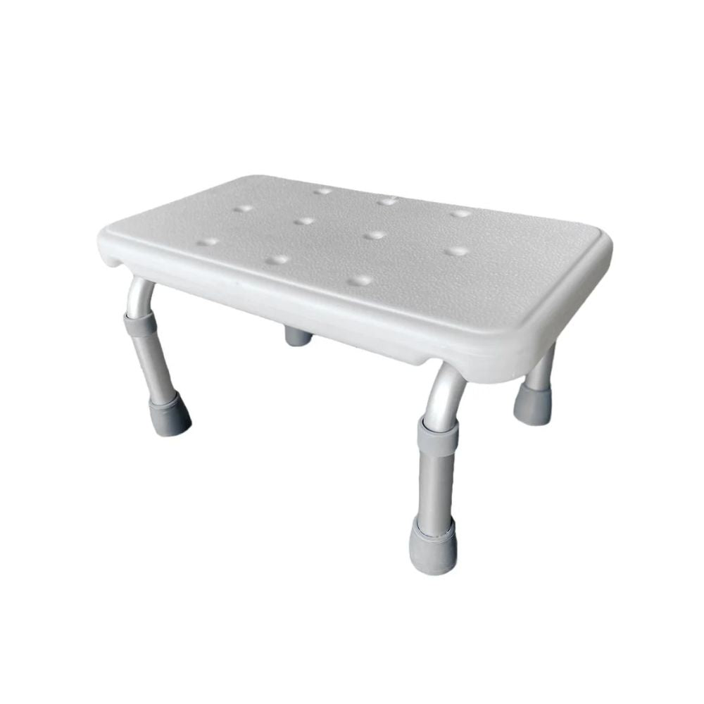 Base rectangular con perforaciones y cuatro patas con puntas antideslizantes