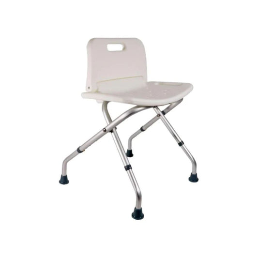 Silla de ducha plegable Glomed con asiento y respaldo claro, estructura metálica y patas con apoyo.