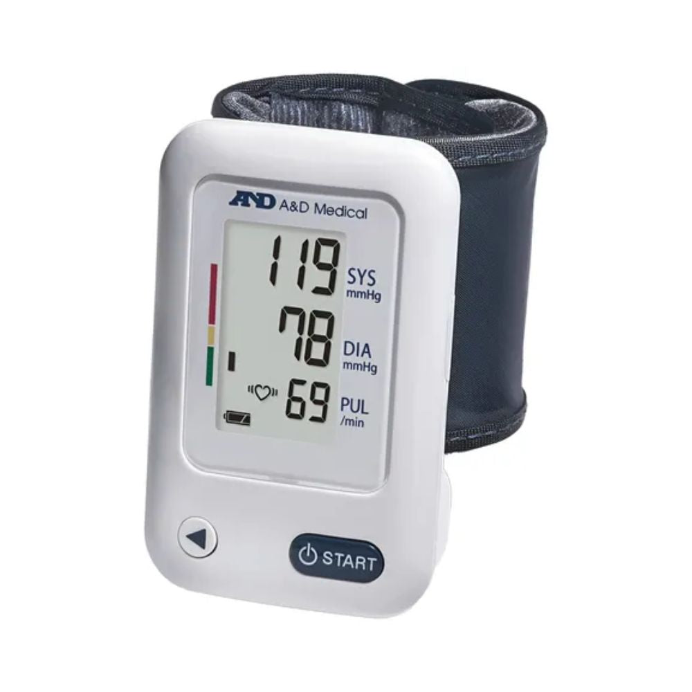 Esfigmomanómetro de muñeca con pantalla digital y brazalete azul, lecturas SYS 118 DIA 78