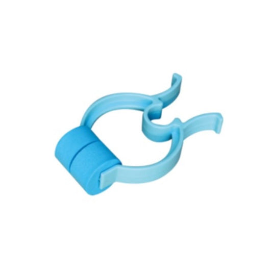 Clip nasal para espirometría azul, con dos aletas para oprimir la nariz.