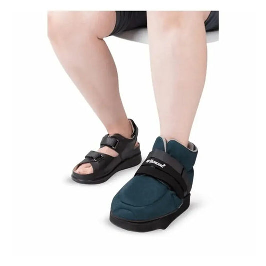 Zapato MI-17 con tira ajustable, punta abierta y suela negra