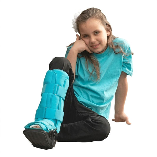 Bota Inmovilizadora Pediatrica BK16, azul turquesa, con correas y suela rígida