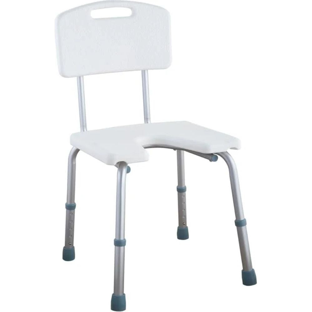 Silla de ducha blanca con respaldo y asiento, patas ajustables y escotadura en U