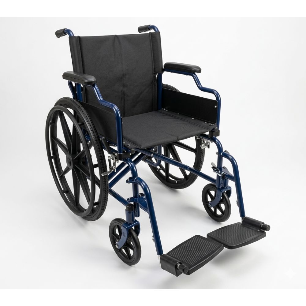 Silla de ruedas Caremaster con bastidor azul, asiento y respaldo negros, reposapiés plegables